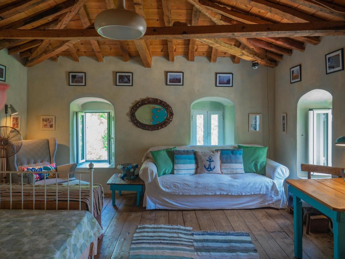 Vintage Stone-Built Country Cottage In Richea Kouloureika Exterior foto